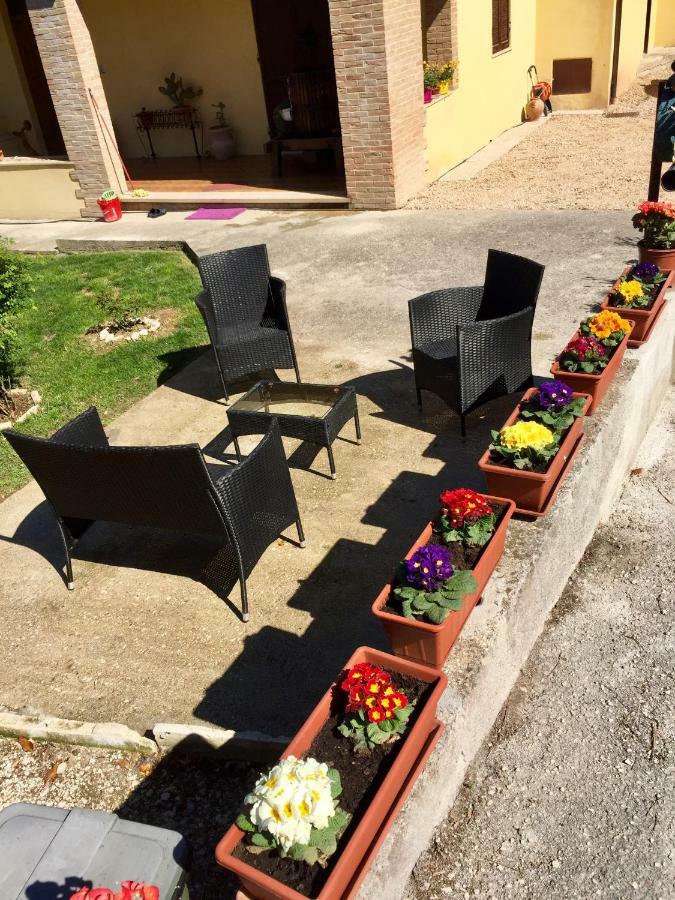 Il Girasole Apartment Castel Ritaldi Exterior photo